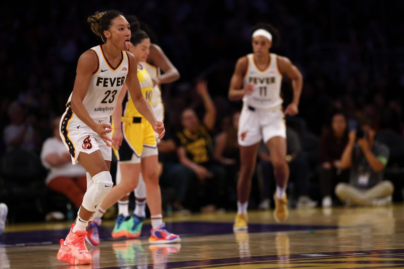 Fever hang on to defeat Sparks: Highlights